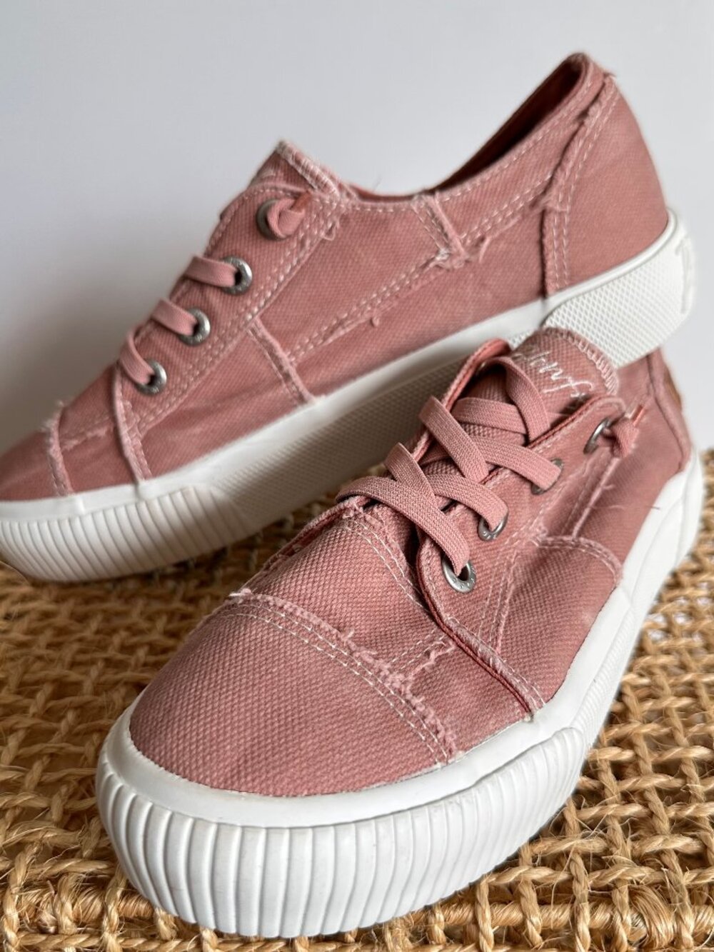 Blowfish Malibu Women’s Sneakers Size 8 Dusty Pink Canvas Lace Up Casual Shoes